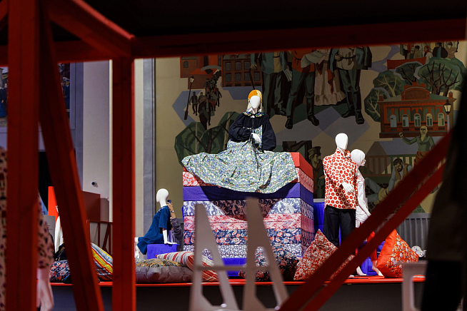 «Мода - народу. От ситца до дивана»!