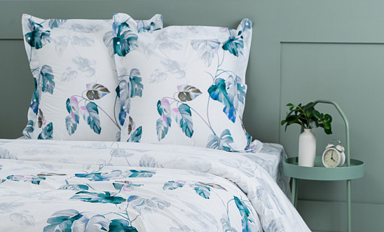 Двуспальный с евро простыней это как?